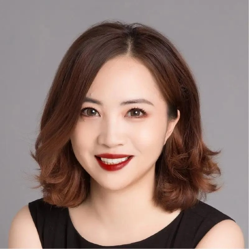 Portrait of Jessica Ruan, founder and CEO of PivotBridge
